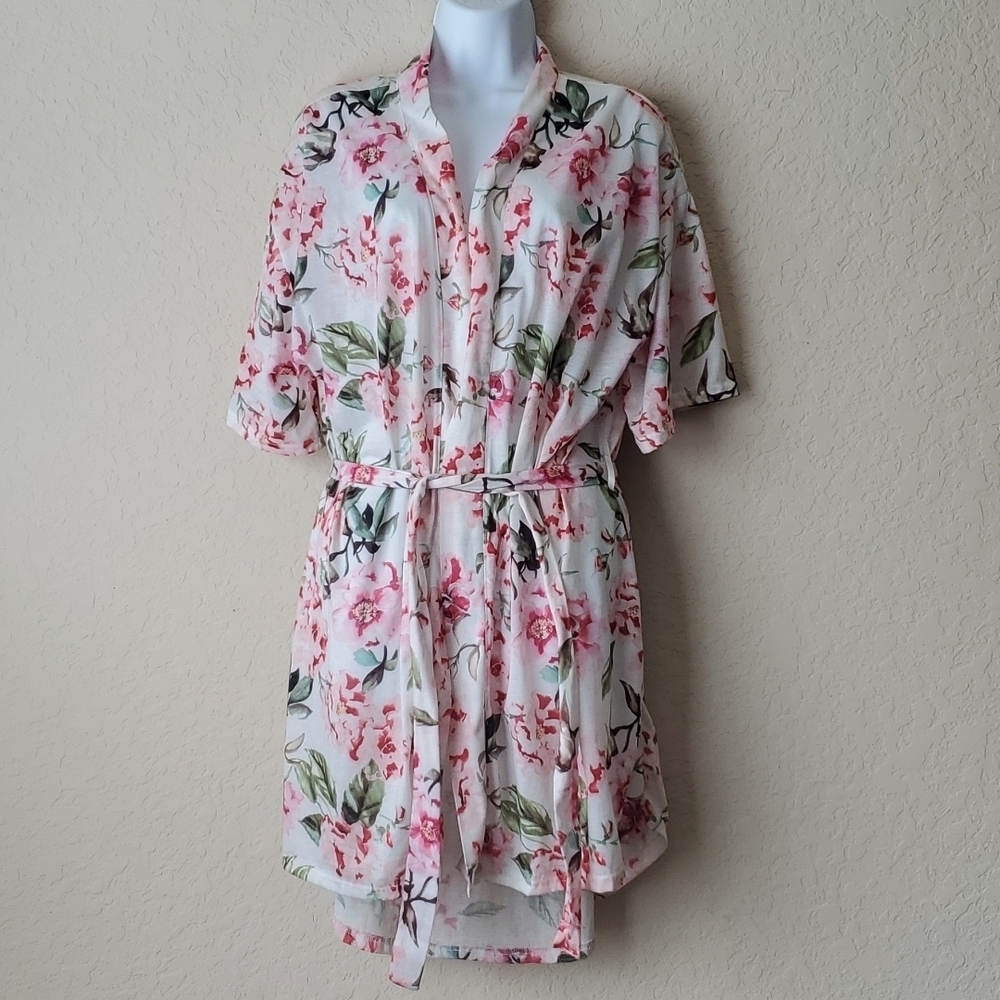 Show Me Your MuMu Brie Garden of Blooms white floral robe